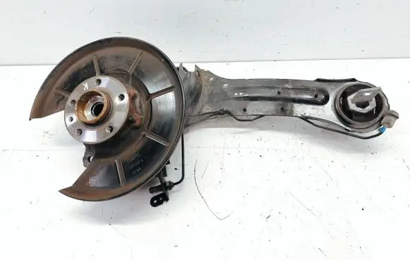 Rear wheel hub spindle/knuckle