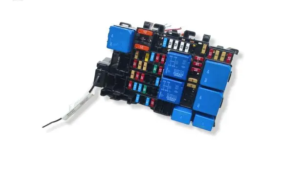 Renault Clio V Fuse module 243805499R