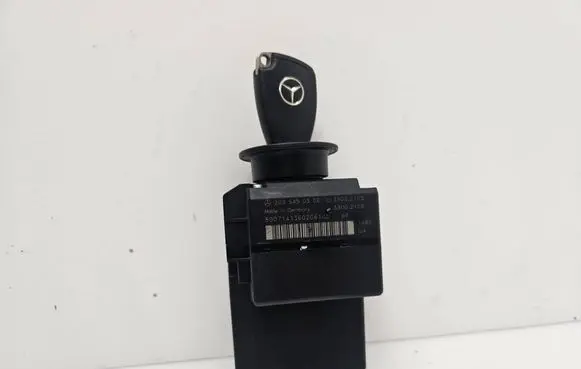 Mercedes-Benz C W203 Ignition lock 2035450508 33002105 33002106
