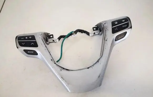 Steering wheel buttons/switches