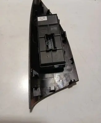 Nissan X-Trail T31 Electric window control switch 25411