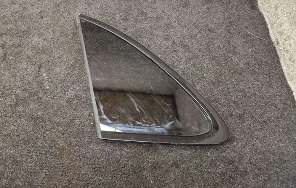 Porsche Macan (95B) Rear side window 95B84529XN