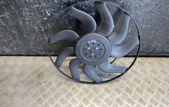 Radiator cooling fan shroud