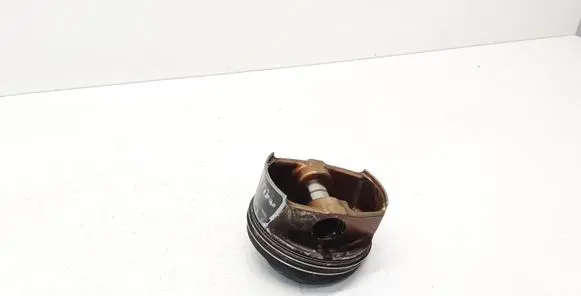 Volkswagen PASSAT B6 Piston 82409