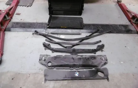 BMW 5 E60 E61 Radiator support slam panel