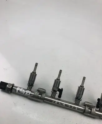Volkswagen Caddy Fuel injector supply line/pipe 04E133320D