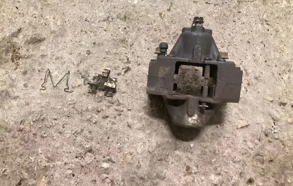 Lexus IS 200-300 Rear brake caliper