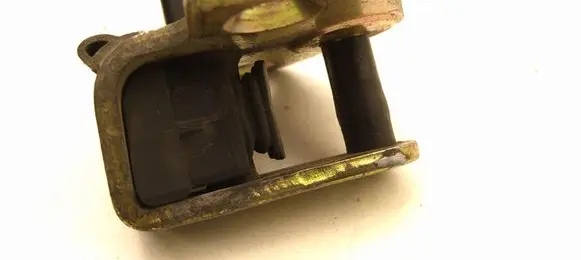 Ford Focus Front door lock loop/hook striker 96BGF21982AJ