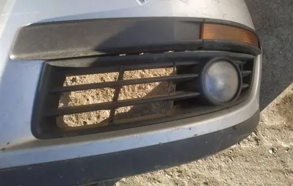 Volkswagen PASSAT B6 Front bumper lower grill