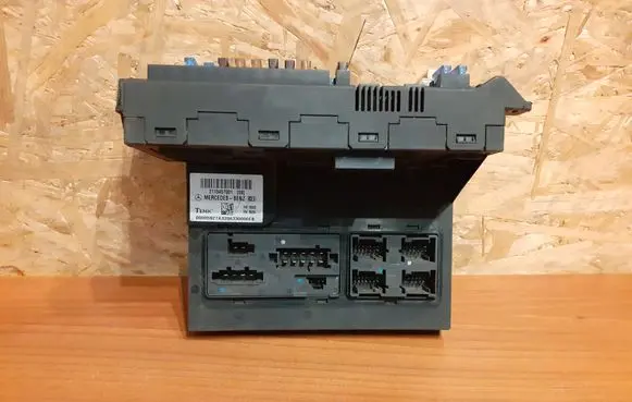 Mercedes-Benz CLS C219 Fuse box set 2115457001 1886