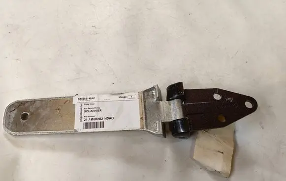 Jeep Wrangler Tailgate/trunk/boot hinge 68282145AC