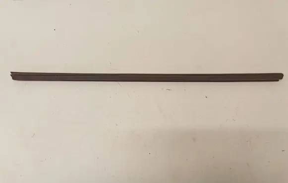 Seat Leon (1P) Front door trim bar 1P08379471