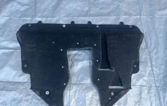 Jeep Cherokee Engine splash shield/under tray