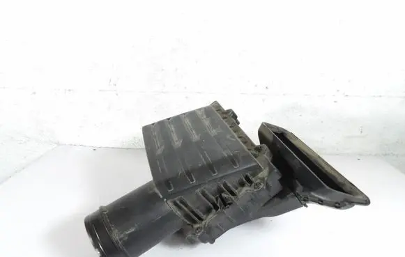 Cadillac Escalade Air filter box 5Q0129601