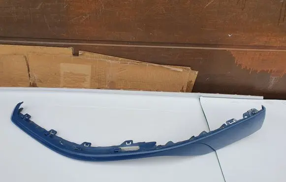 Front bumper lip