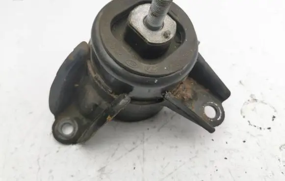 Hyundai i40 Engine mount bracket 218103Z100