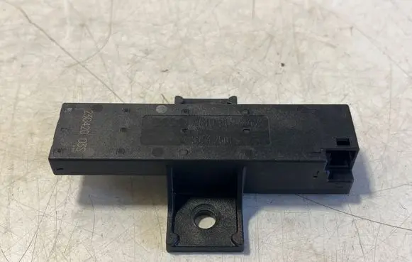 Porsche Taycan 9J1 Keyless system antenna 4M0907247