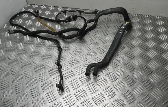 Audi A8 S8 D3 4E Fuel distributor 059130300CB VD18509