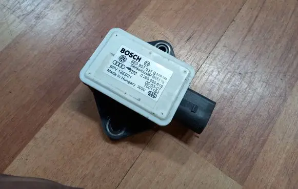 Audi A6 S6 C6 4F ESP acceleration yaw rate sensor 8E0907637B 0265005618