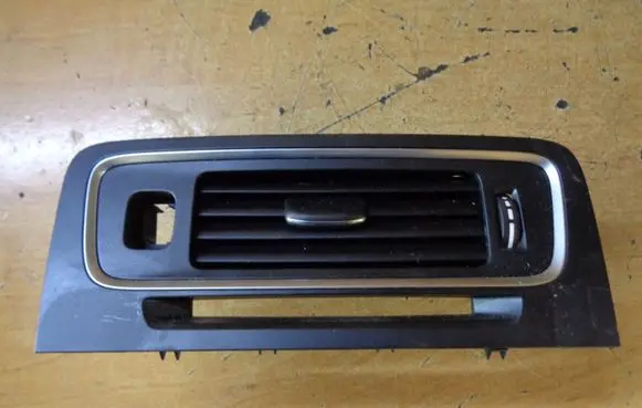 Volvo V60 Dash center air vent grill 1302138