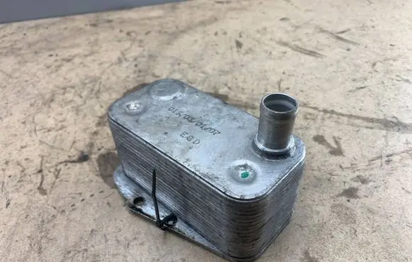 BMW 3 E90 E91 Engine oil radiator 7787698 11427787698 11422247015