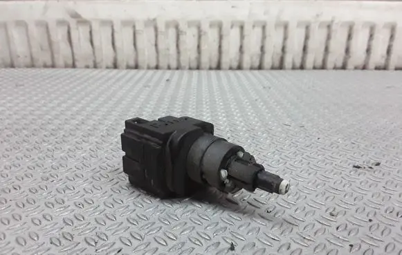 Volkswagen Polo IV 9N3 Brake pedal sensor switch 6Q0945511