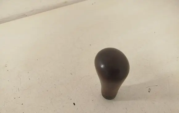Nissan Terrano Gear lever shifter trim leather/knob 