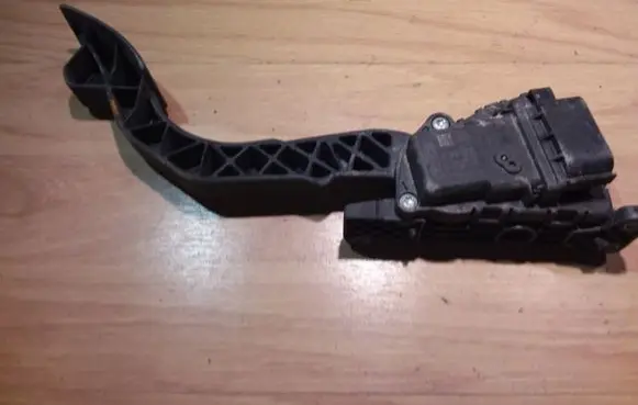 Volvo V50 Accelerator throttle pedal 4M519F836DG