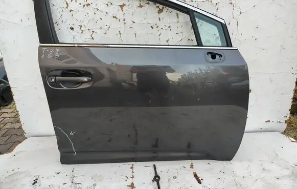 Toyota Avensis T270 Front door