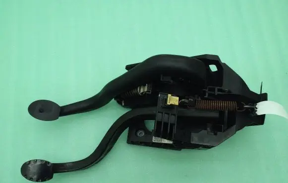 BMW 2 F45 Pedal assembly 6856595 6860665