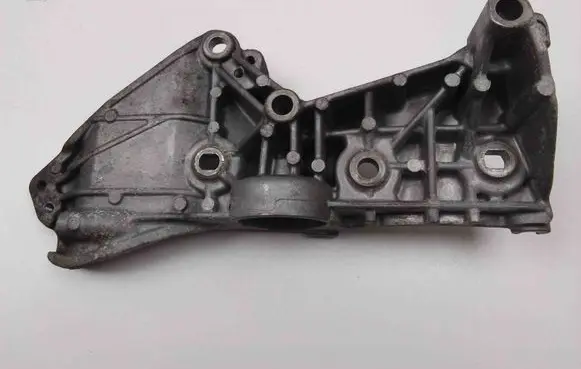 Nissan Juke I F15 Generator/alternator bracket 8200669494