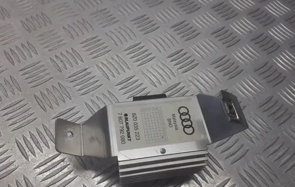 Audi A2 Aerial antenna amplifier 8Z0035223