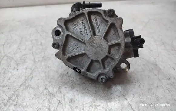 Peugeot 308 SW Vacuum pump 980421880