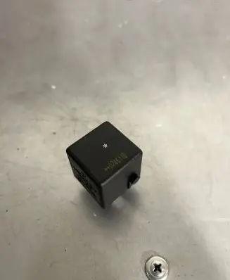 Mercedes-Benz B W245 Other relay A0025421319 V23134B52X336