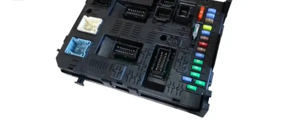 Peugeot 3008 I Fuse module 966689538002