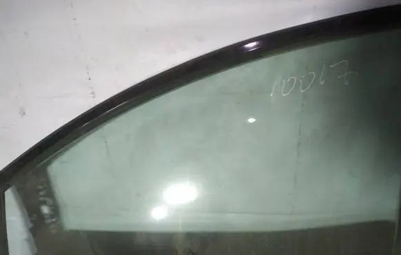 Nissan Quest Front door window glass four-door as2