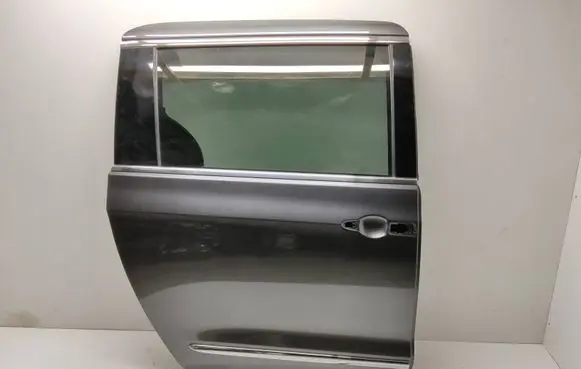 Chrysler Pacifica Rear door