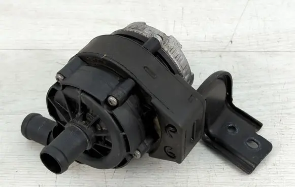 Renault Kangoo I Water pump 