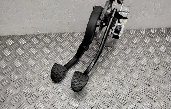 BMW 1 E81 E87 Pedal assembly 6762250 2283726