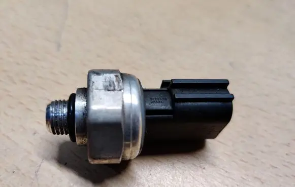 Infiniti Q50 Air conditioning (A/C) pressure sensor 42CP811