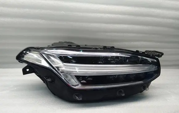 Volvo XC90 Headlight/headlamp 31656990 89910616 9282TD
