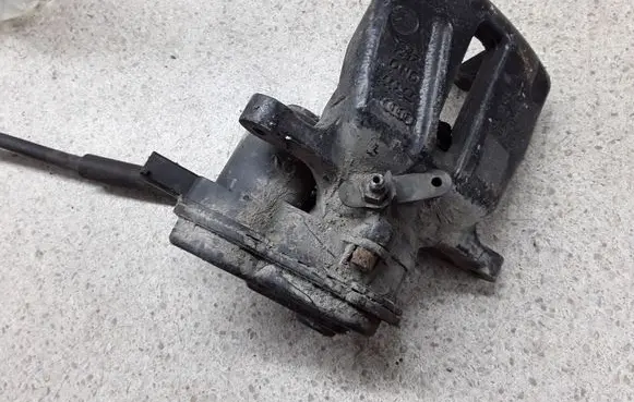 Land Rover Evoque I Rear brake caliper 32337647