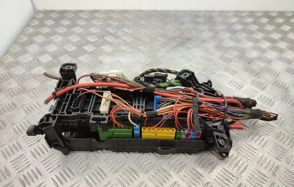 Mercedes-Benz B W246 W242 Fuse module A2465400040