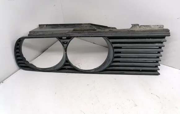 BMW 3 E30 Under headlight/headlamp trim 18760920