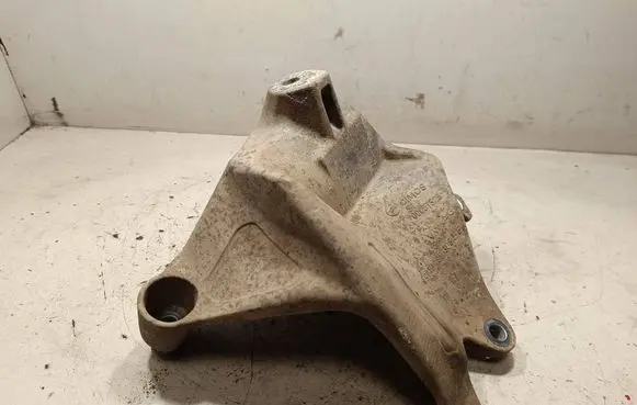 Audi SQ7 Engine mounting bracket 4M0199308BE