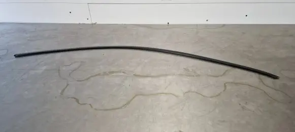 Mercedes-Benz GLC C253 Front door glass trim molding A2537255800