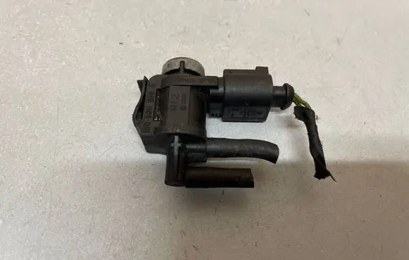 Volkswagen Tiguan Turbo solenoid valve 1K0906283A