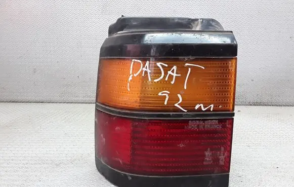 Volkswagen PASSAT B3 Rear/tail lights 333945111