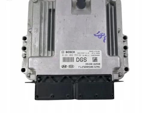 Hyundai i30 Engine control unit/module 0281032353