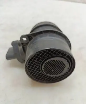 Volkswagen Touran I Mass air flow meter 074906461B 0281002461